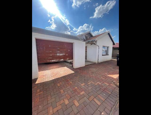3 BEDROOM PROPERTY TO RENT IN DOBSONVILLE EXT 4